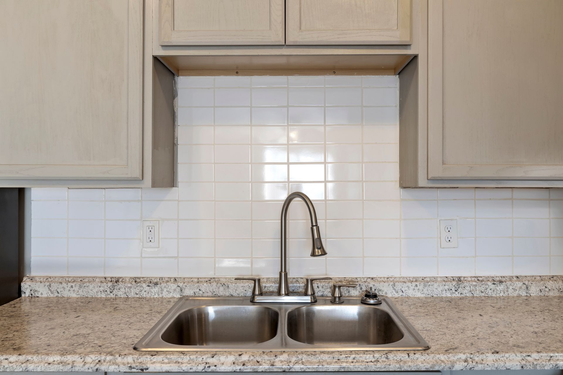 1428 south little Ave