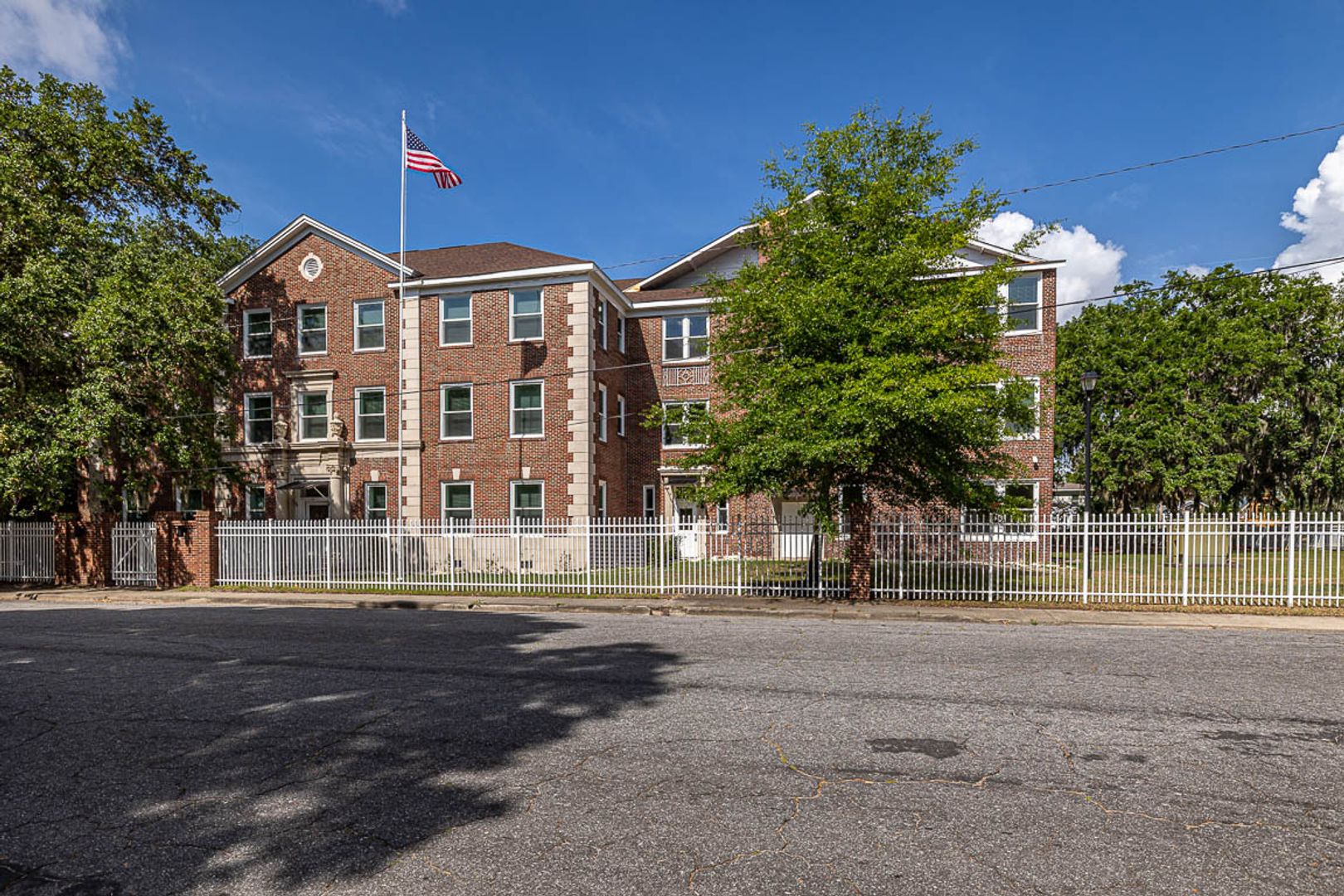 Brunswick Apartment: 519 Norwich Street