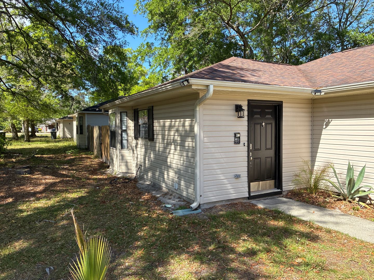 Kingsland House: 511 S Arizona St