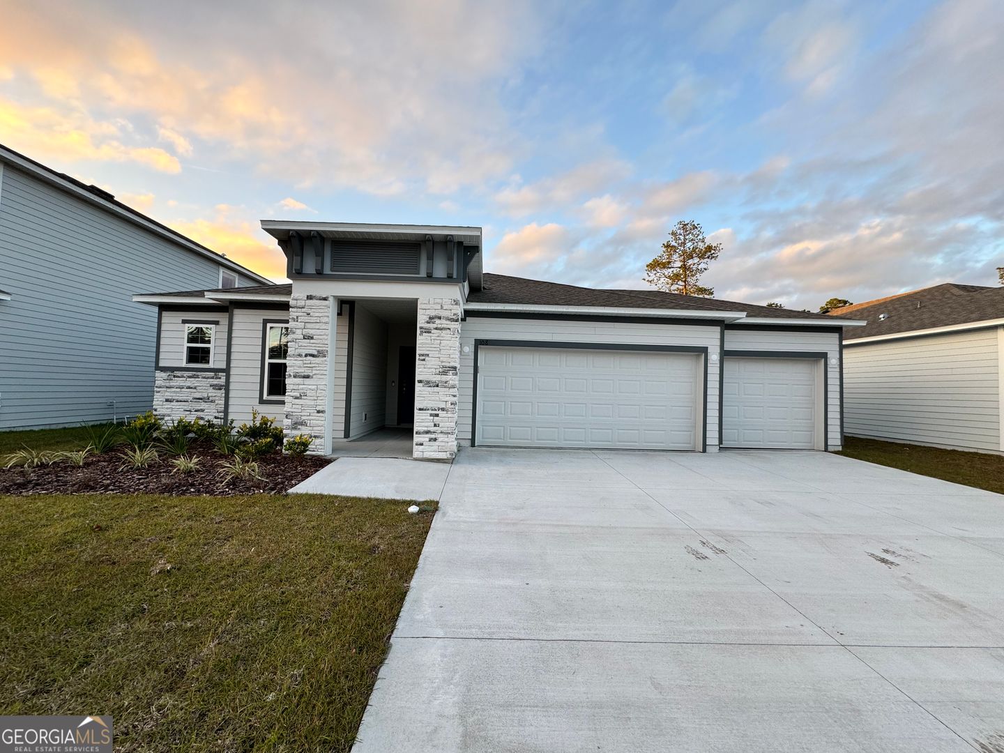 Kingsland House: 108 Brookshire Green Ct