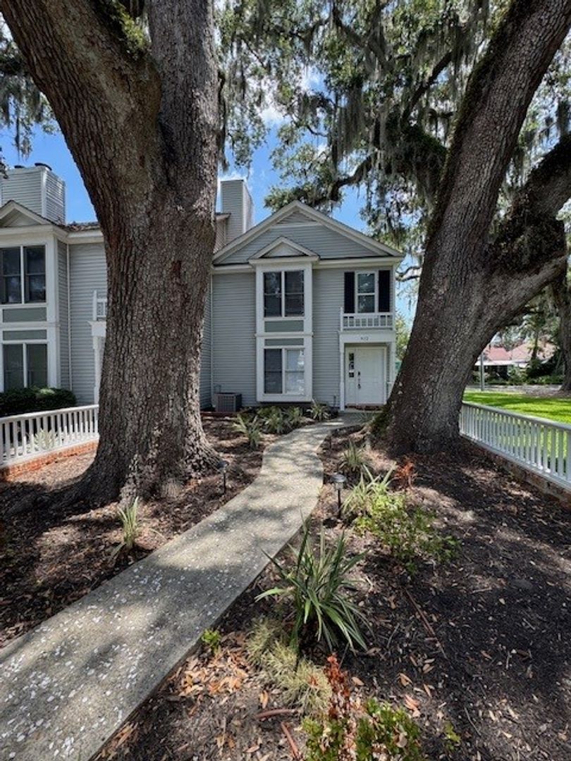 Brunswick House: 912 Newcastle Street