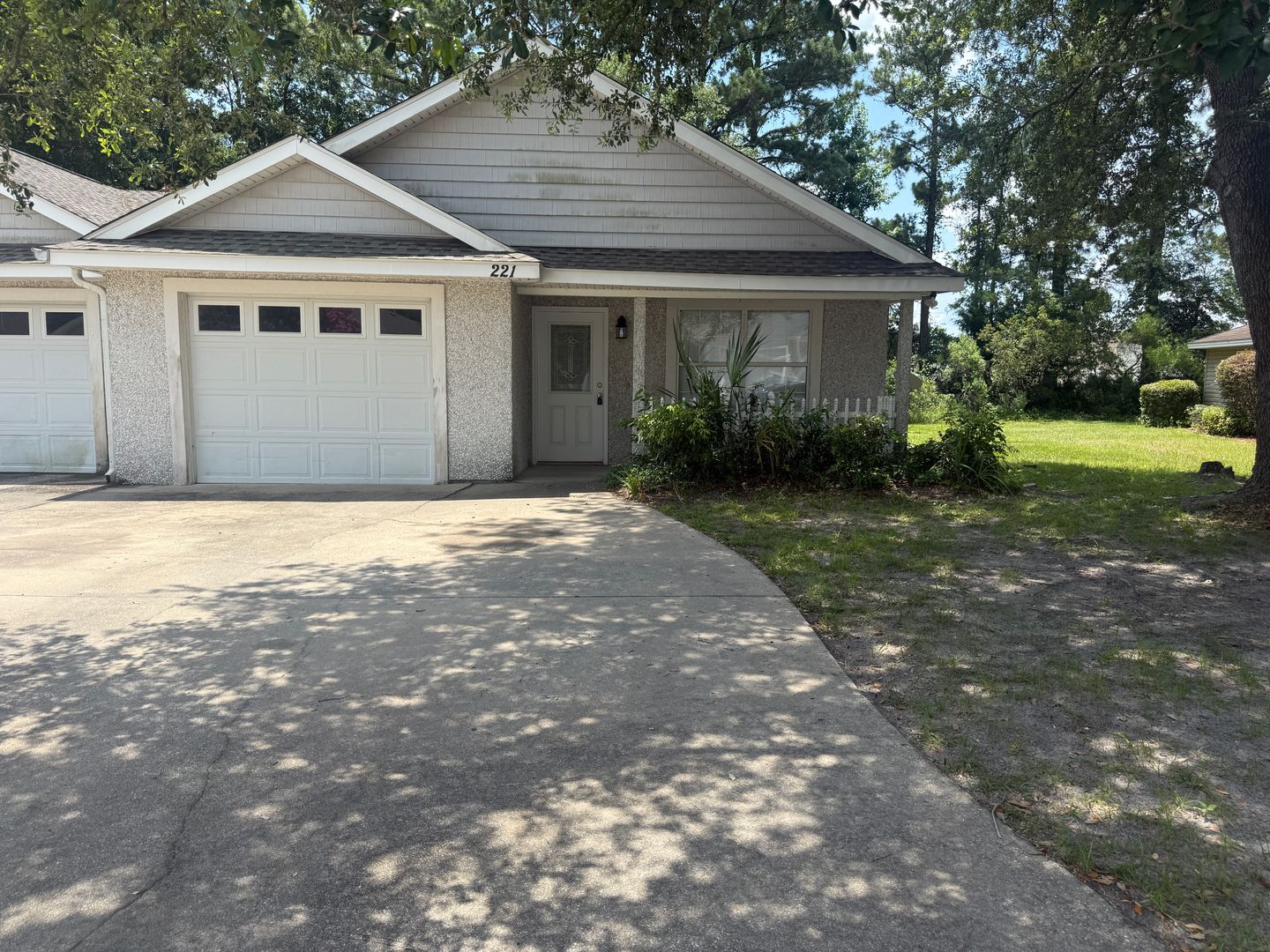 Brunswick House: 221 Millcrest Drive