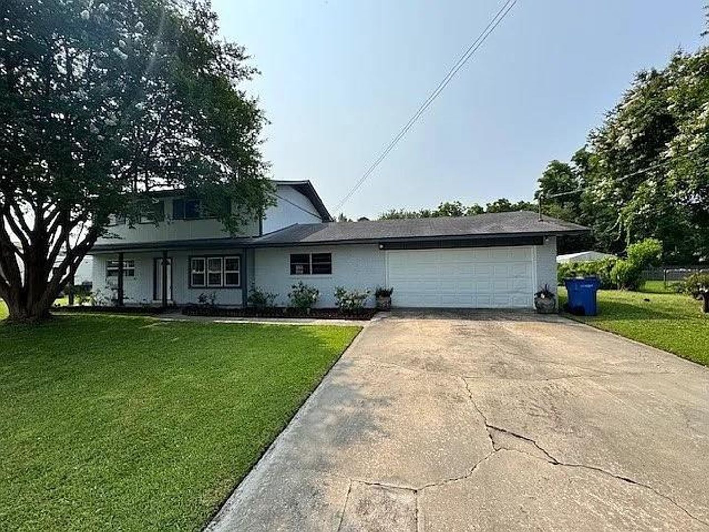 Brunswick House: 203 N Lake Drive