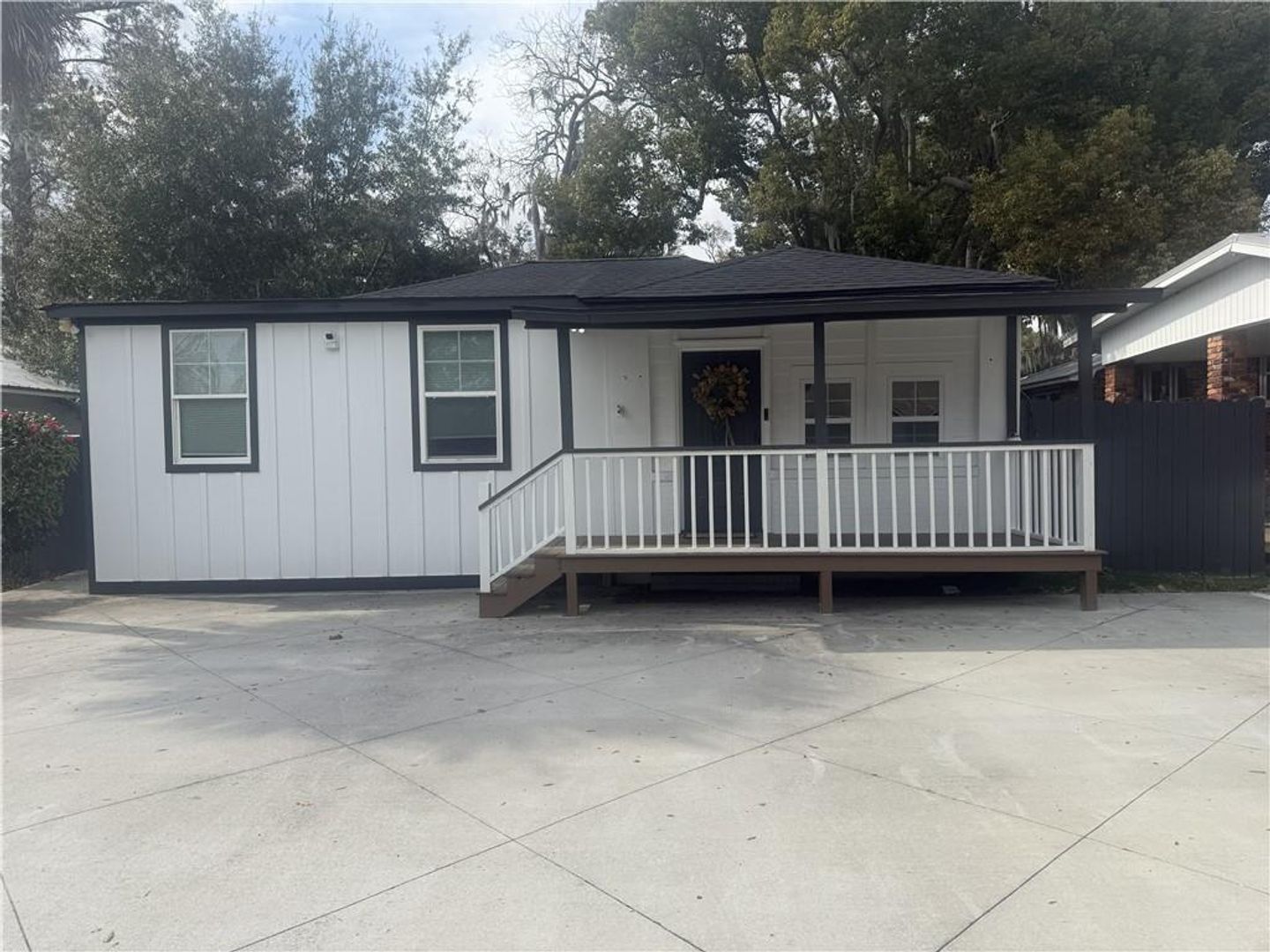 Brunswick House: 1625 Wilson Avenue