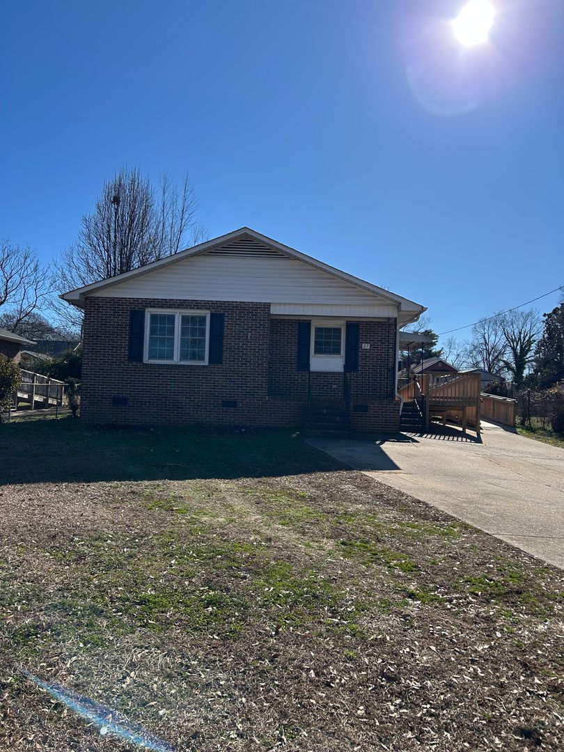 Greenville House: 27 Brunson Street