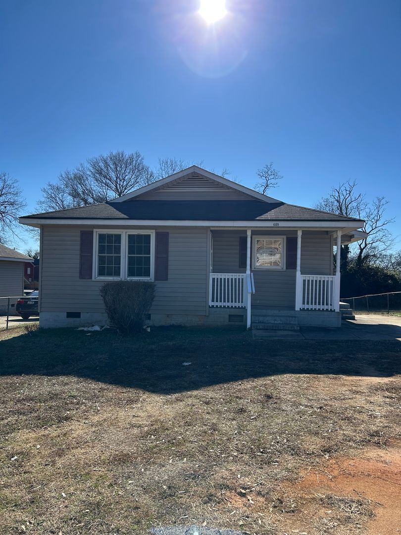 Greenville House: 609 Dunbar Street