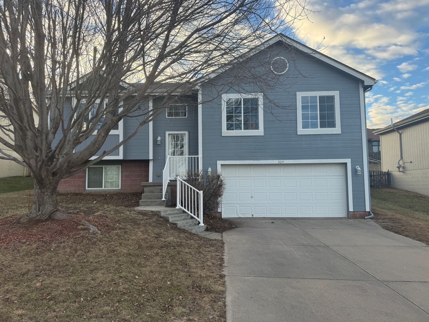 Omaha House: 3014 N 150th St