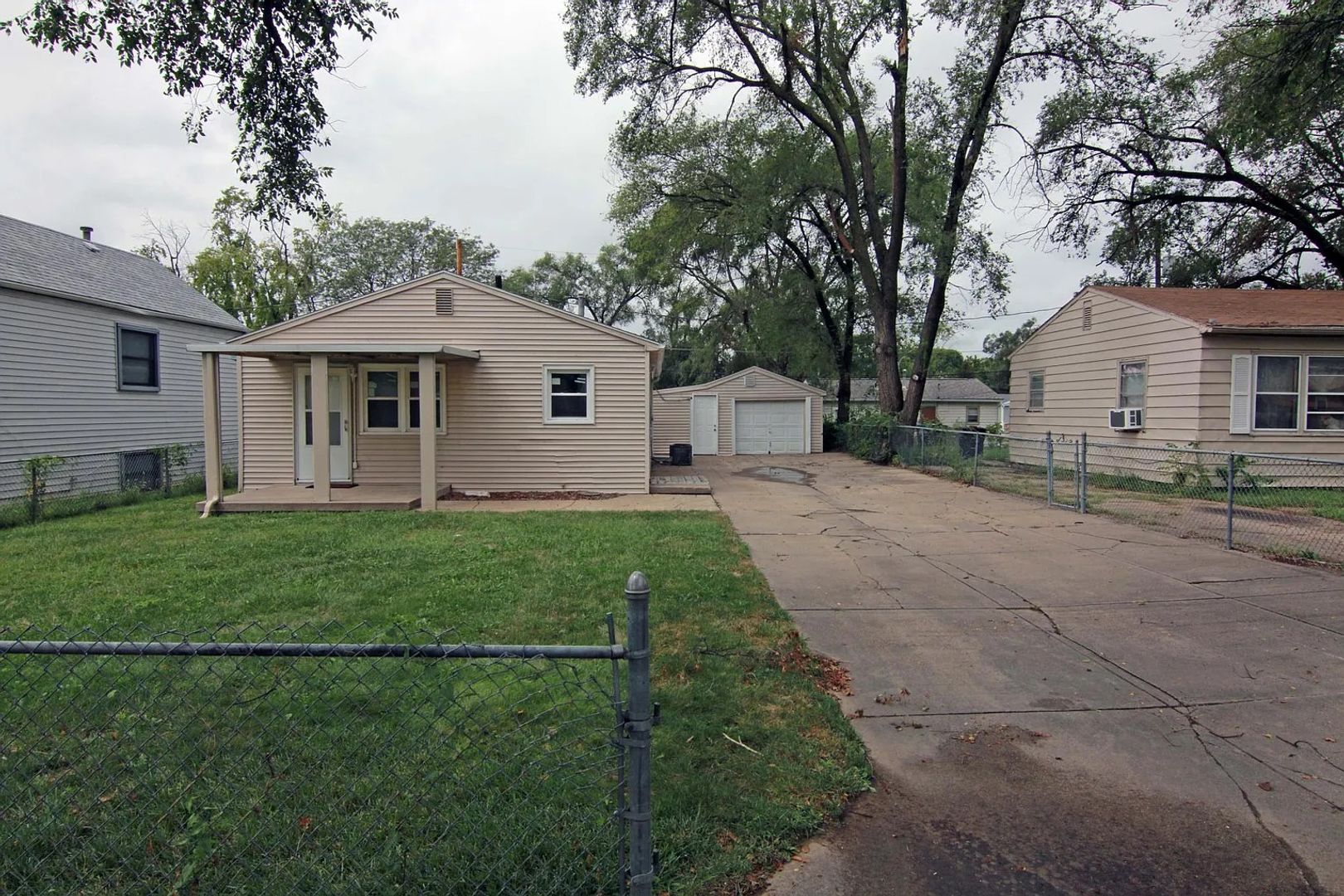 Omaha House: 4528 S 61 St
