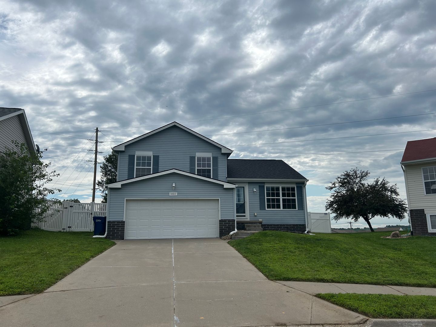 Bellevue House: 14511 S 25th Ave Cir