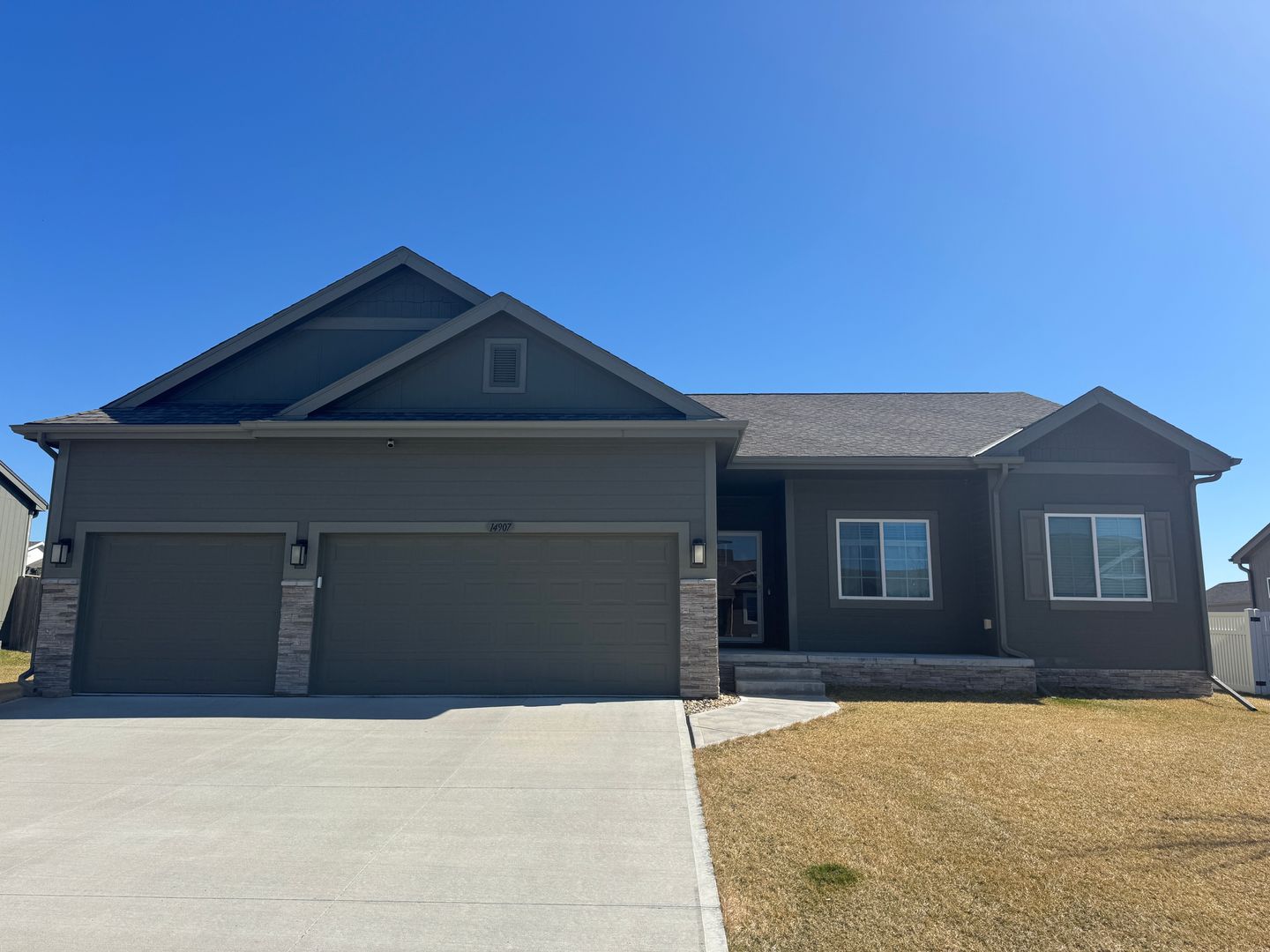 Bellevue House: 14907 S 19 St