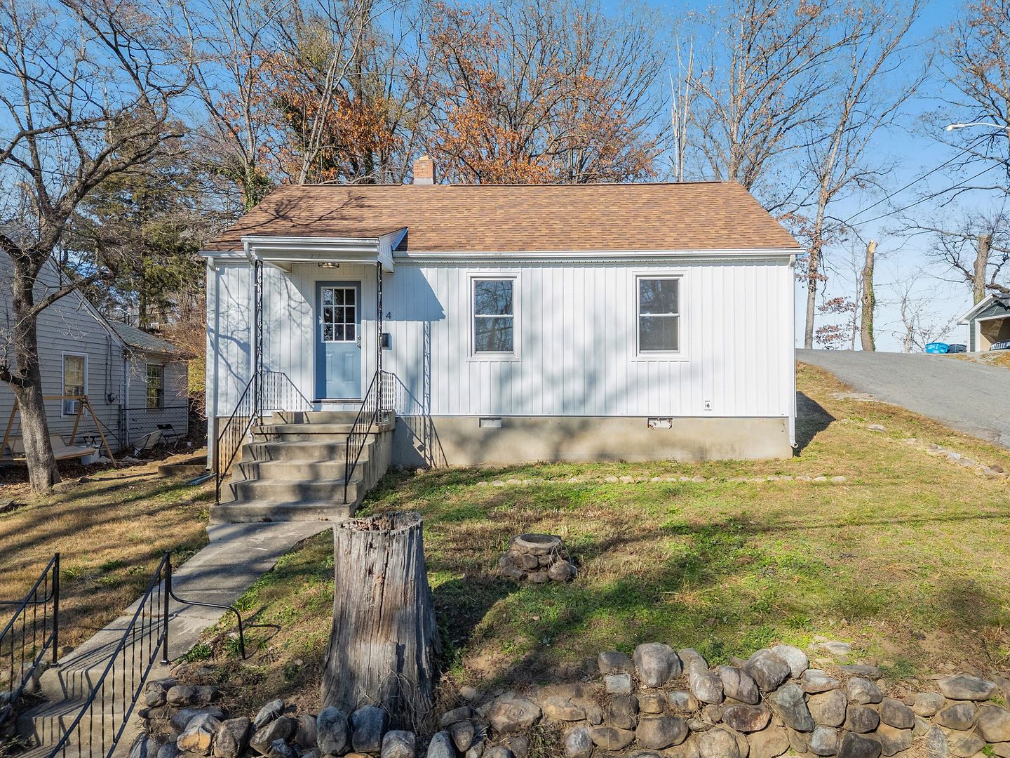 Roanoke House: 74 Forest Hill Ave