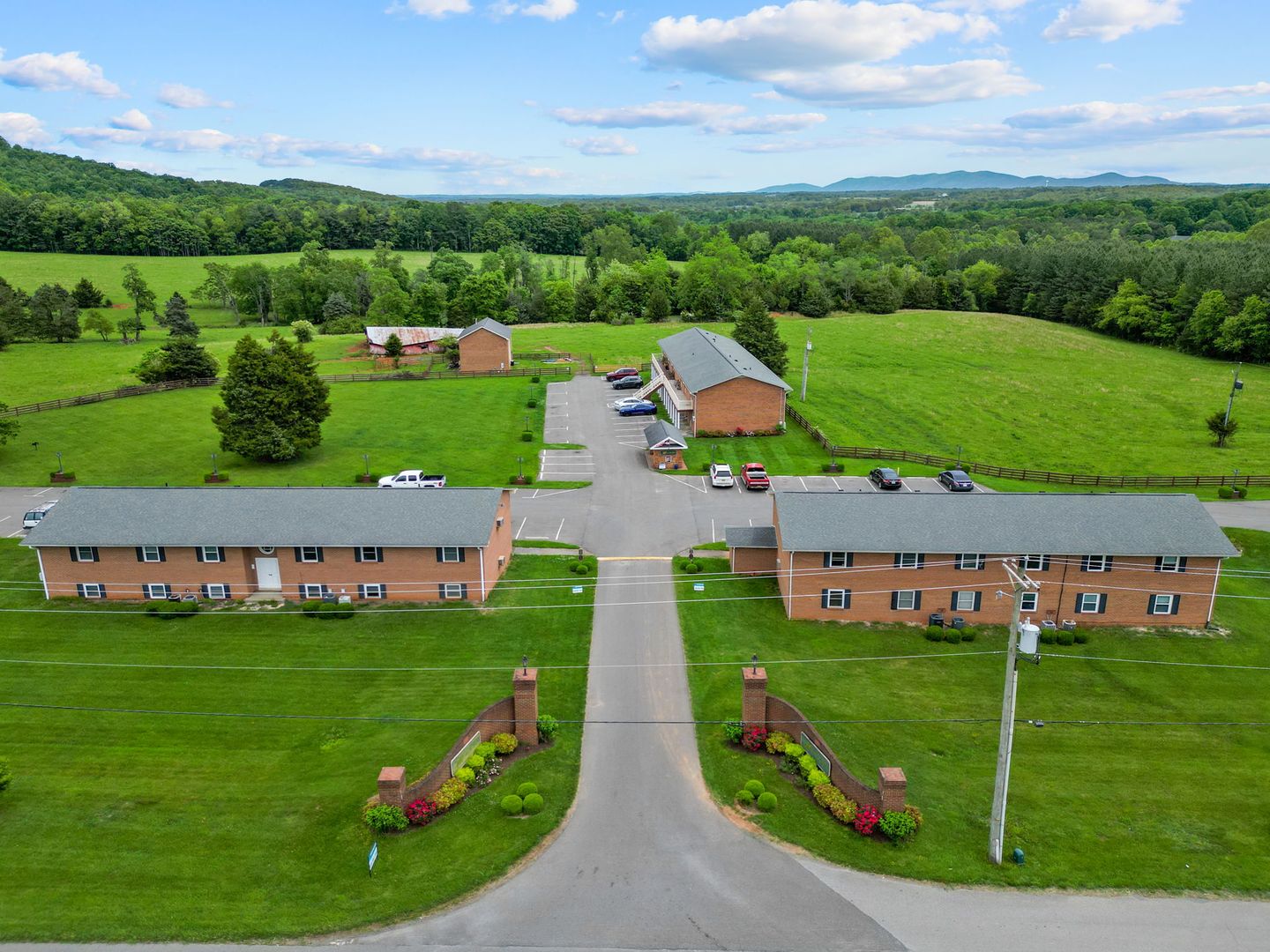 Glade Hill Apartment: 6775 Old Franklin TPKE