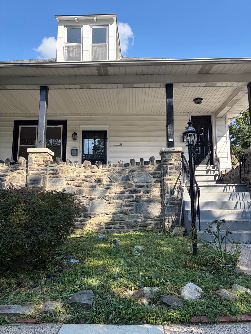 Upper Darby Apartment: 11 Cloverdale Avenue