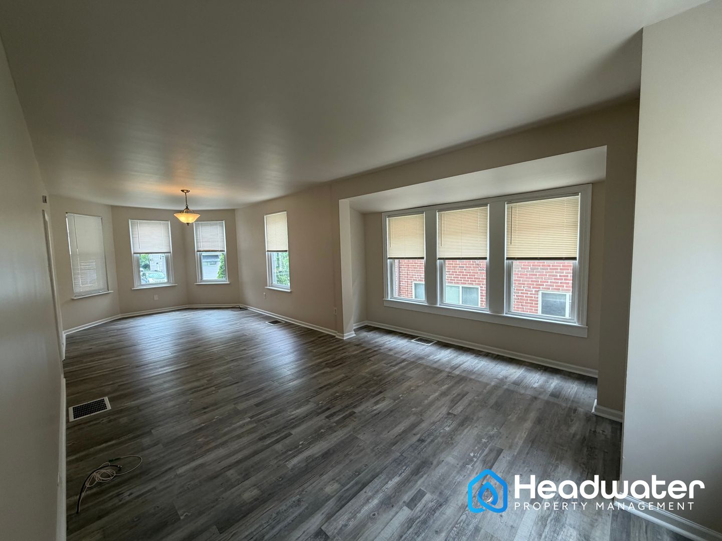 Folcroft Apartment: 1520 Elmwood Ave