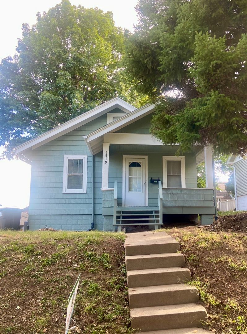 Omaha House: 5519 Hickory Street