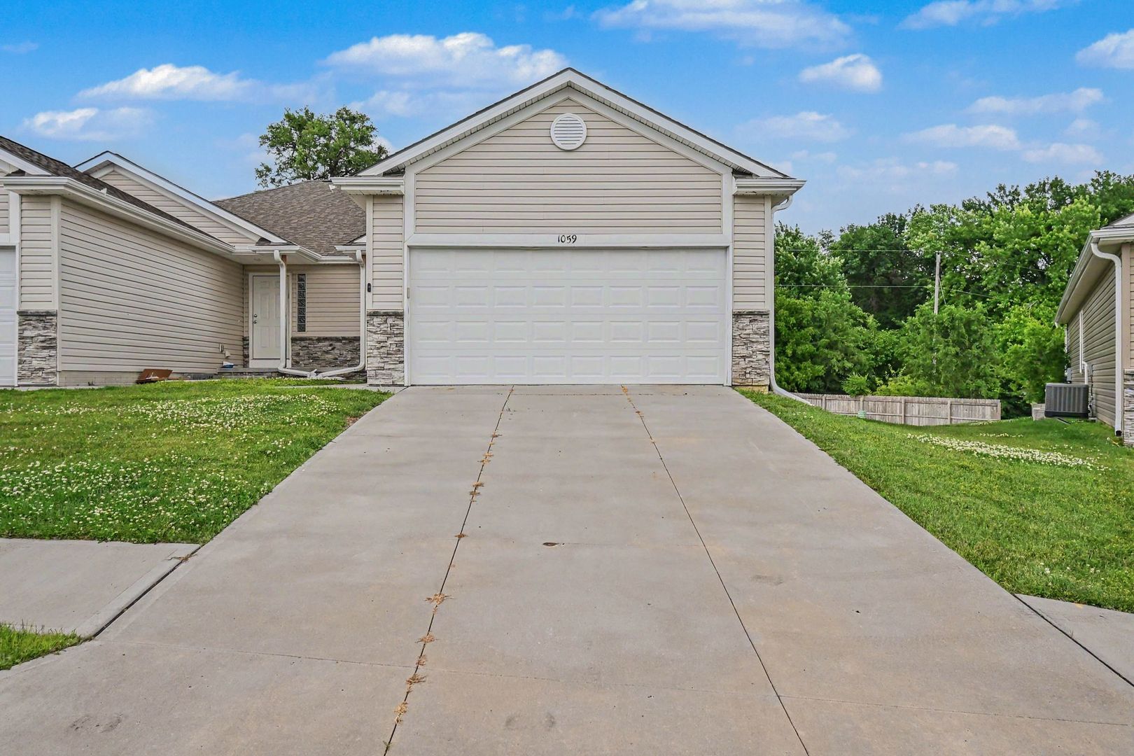 Omaha House: 1059 N 170th Ave