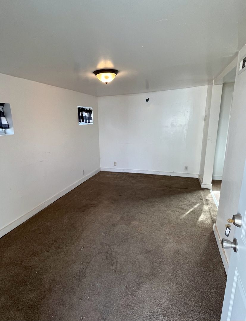 Topeka Apartment: 2820 SE Massachusetts