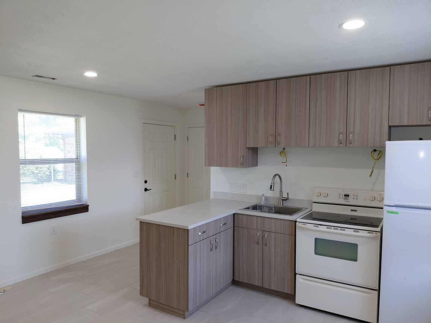 Eskridge Apartment: 102 & 103 N Cedar Street