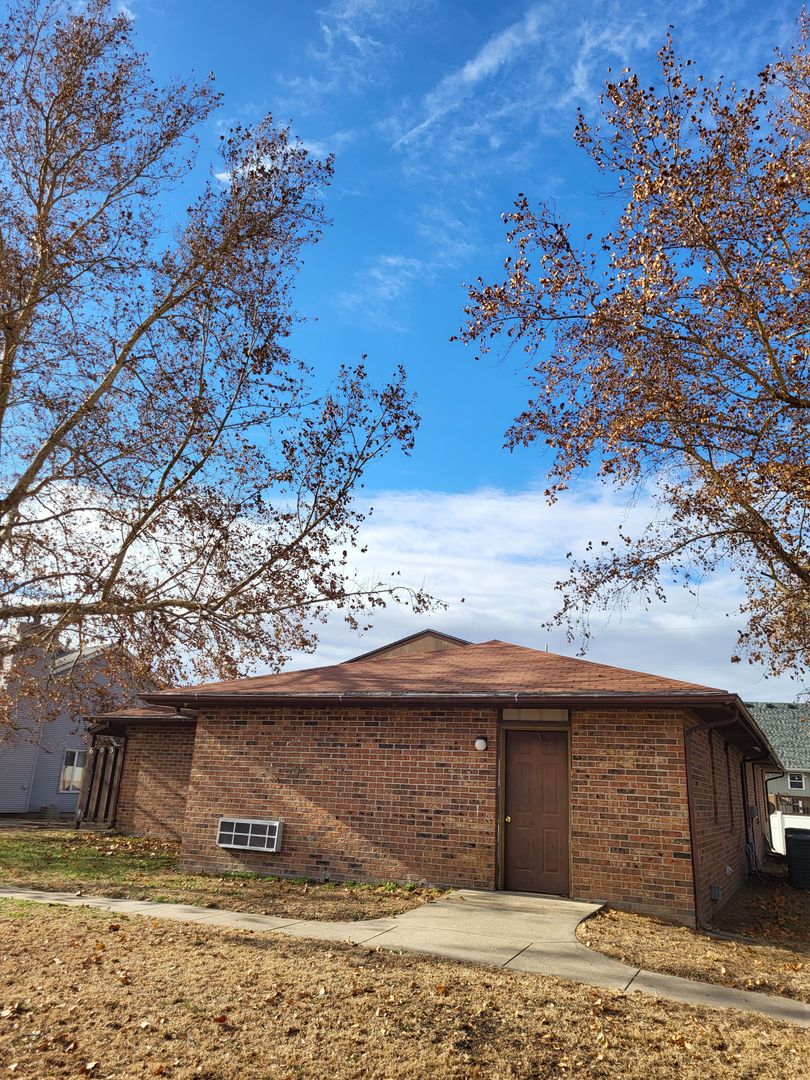 Rossville Apartment: Griswold 601/603