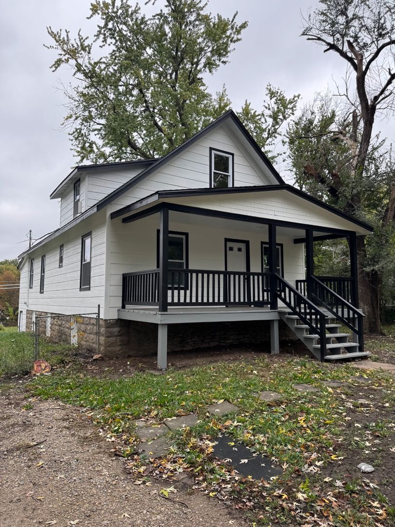 Topeka House: 2820 SE Wisconsin Ave