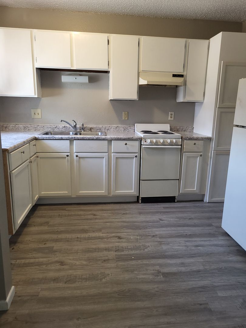 Perry Apartment: 604 Plaza Drive