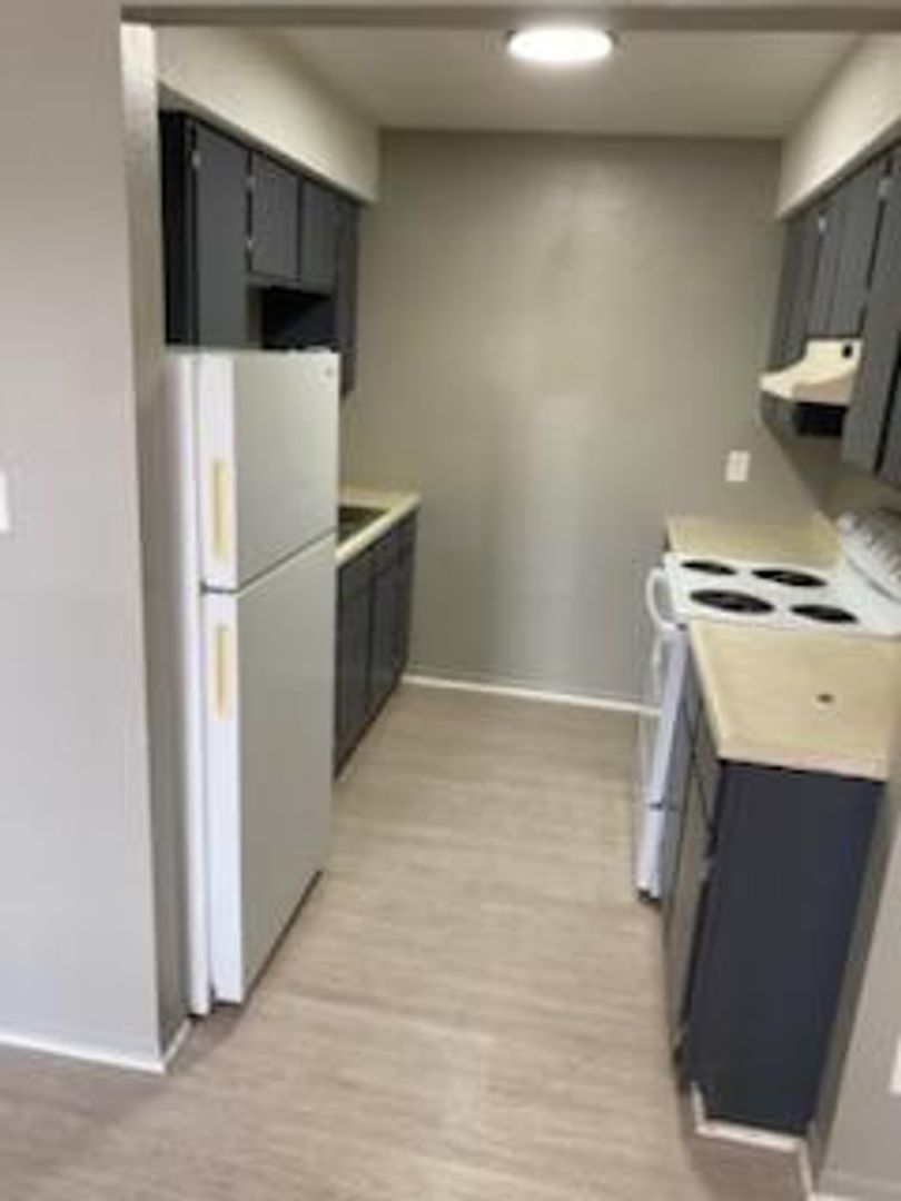 Fort Scott Apartment: 102 State Street