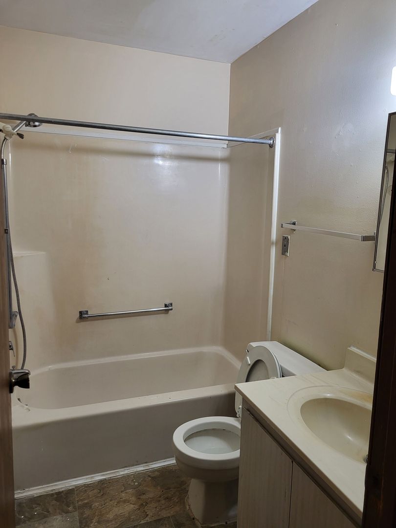 Rossville Apartment: Griswold 601/603