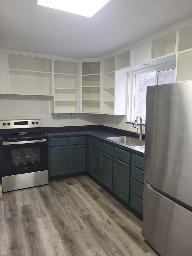 Manhattan Apartment: 244 Westwood Rd