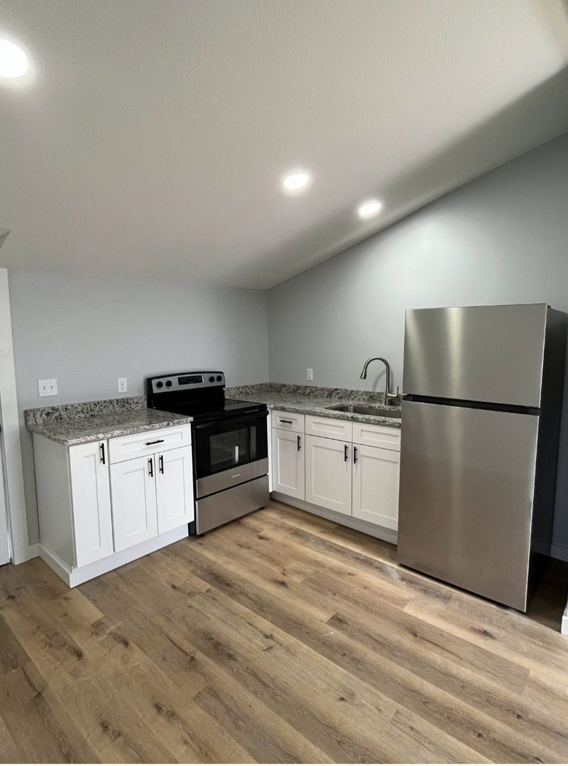 Topeka Apartment: 2820 SE Massachusetts