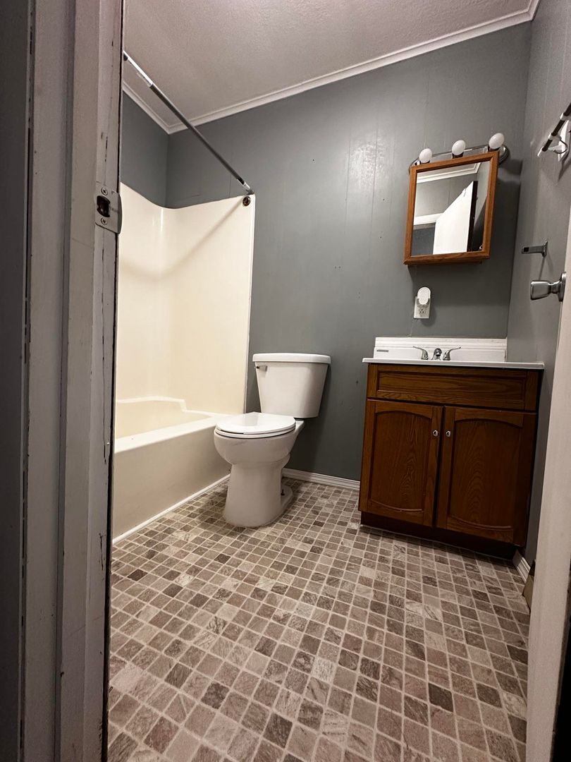 Marion Apartment: 1213 E Boyton St