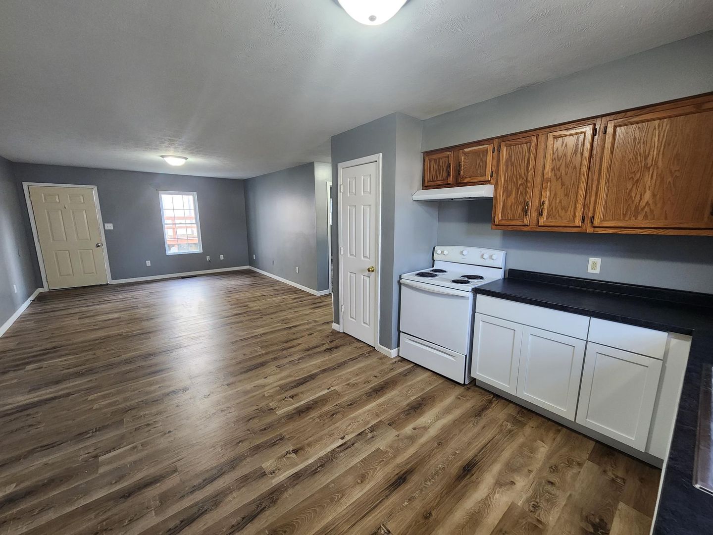 Herrin Apartment: 620 E Grant St