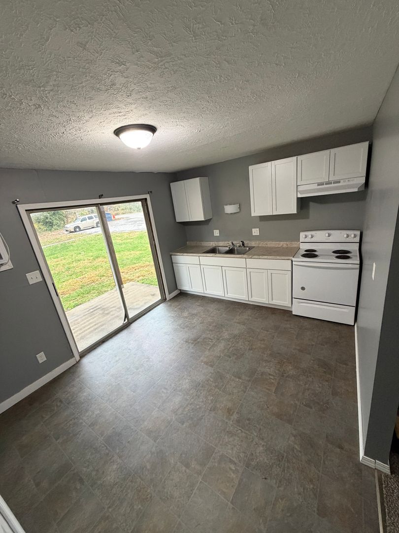 Carterville Apartment: 1501 S Division St