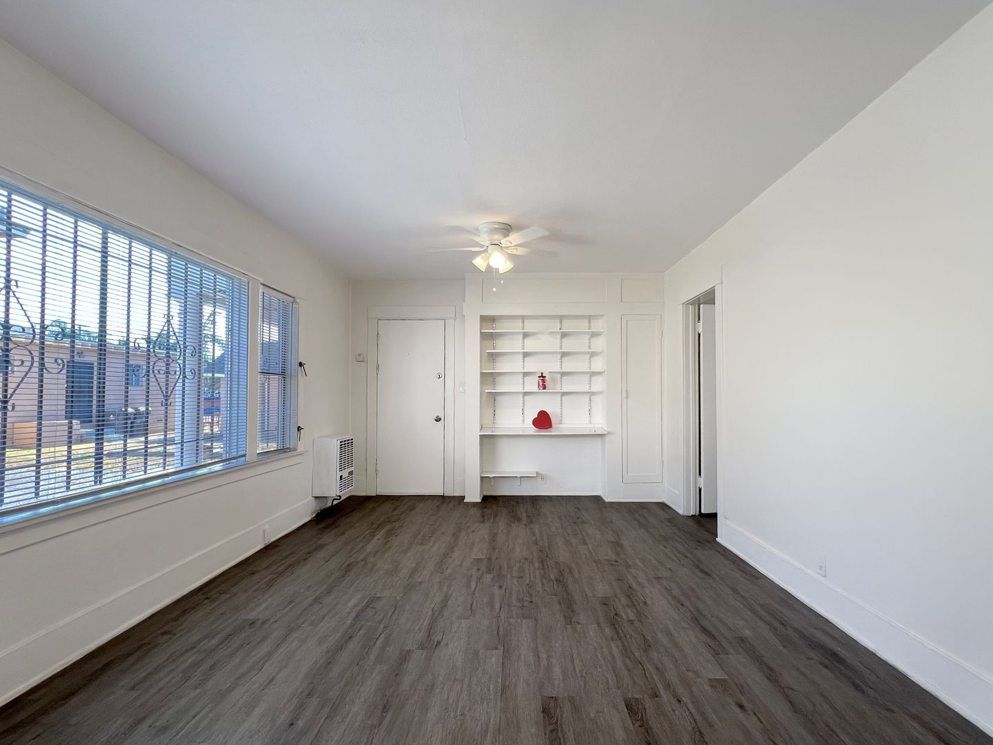 Long Beach Apartment: 1135 Olive Ave