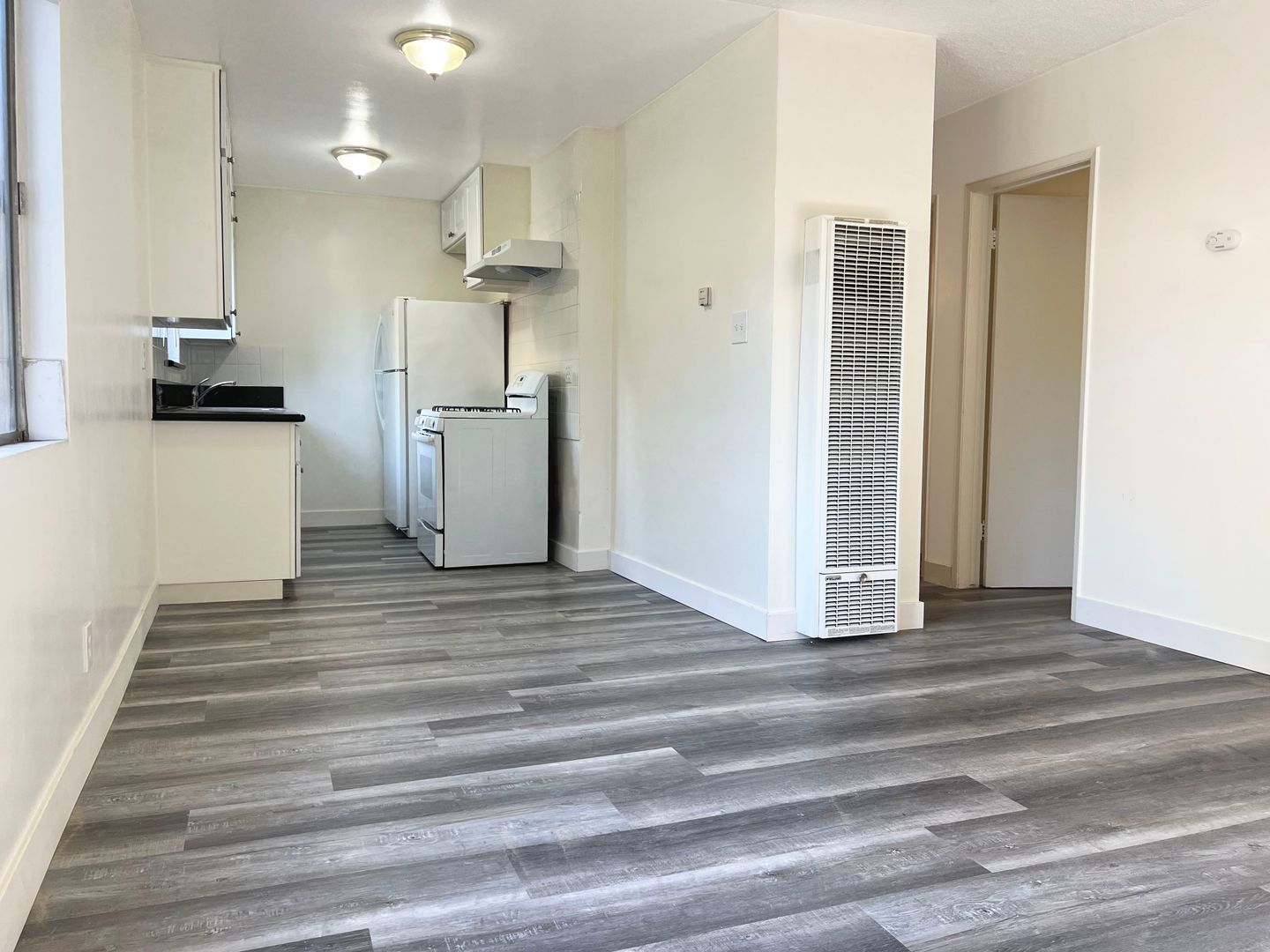 Long Beach Apartment: 2425 E 15th St