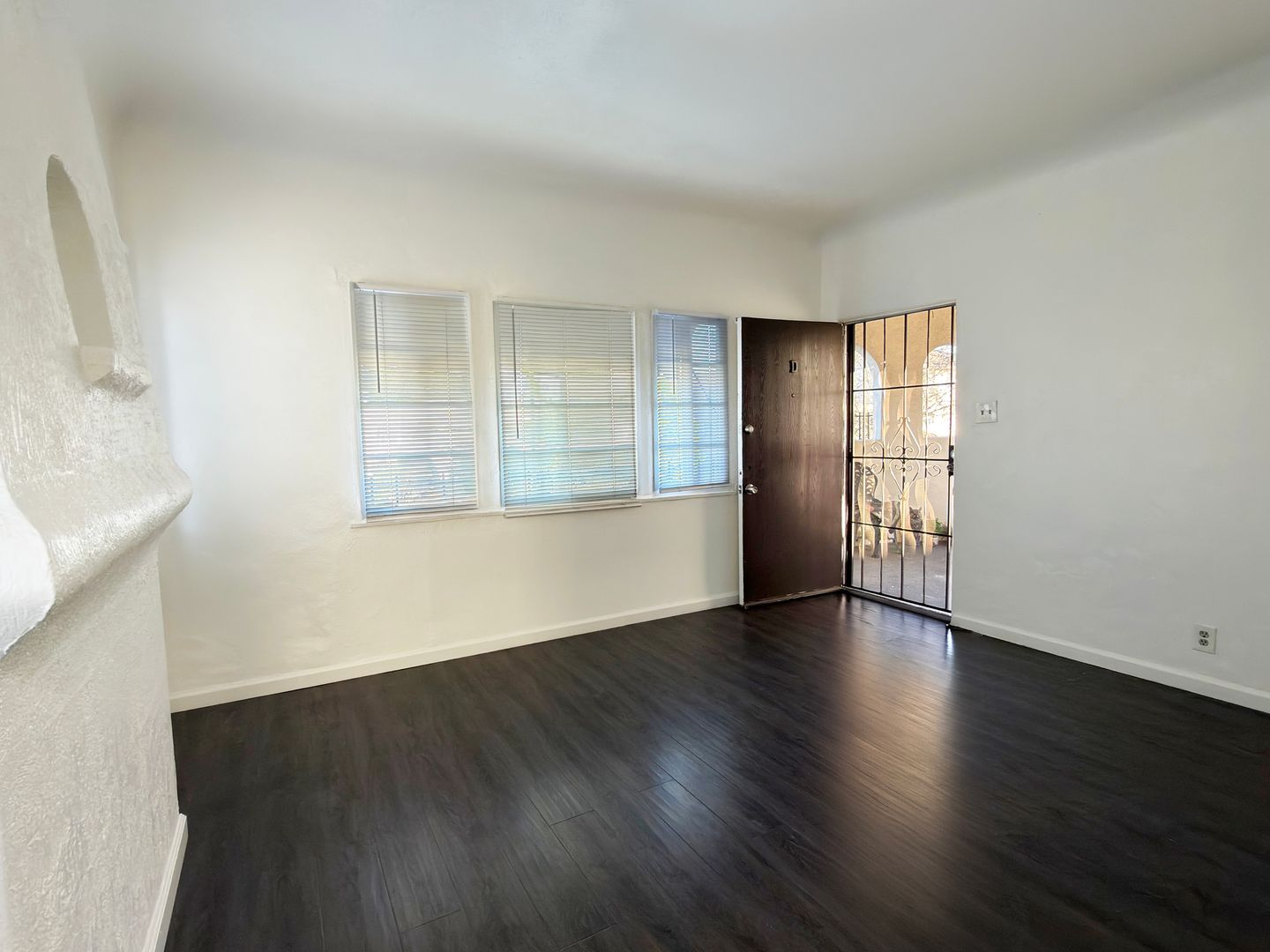 Long Beach Apartment: 1045 Saint Louis Ave