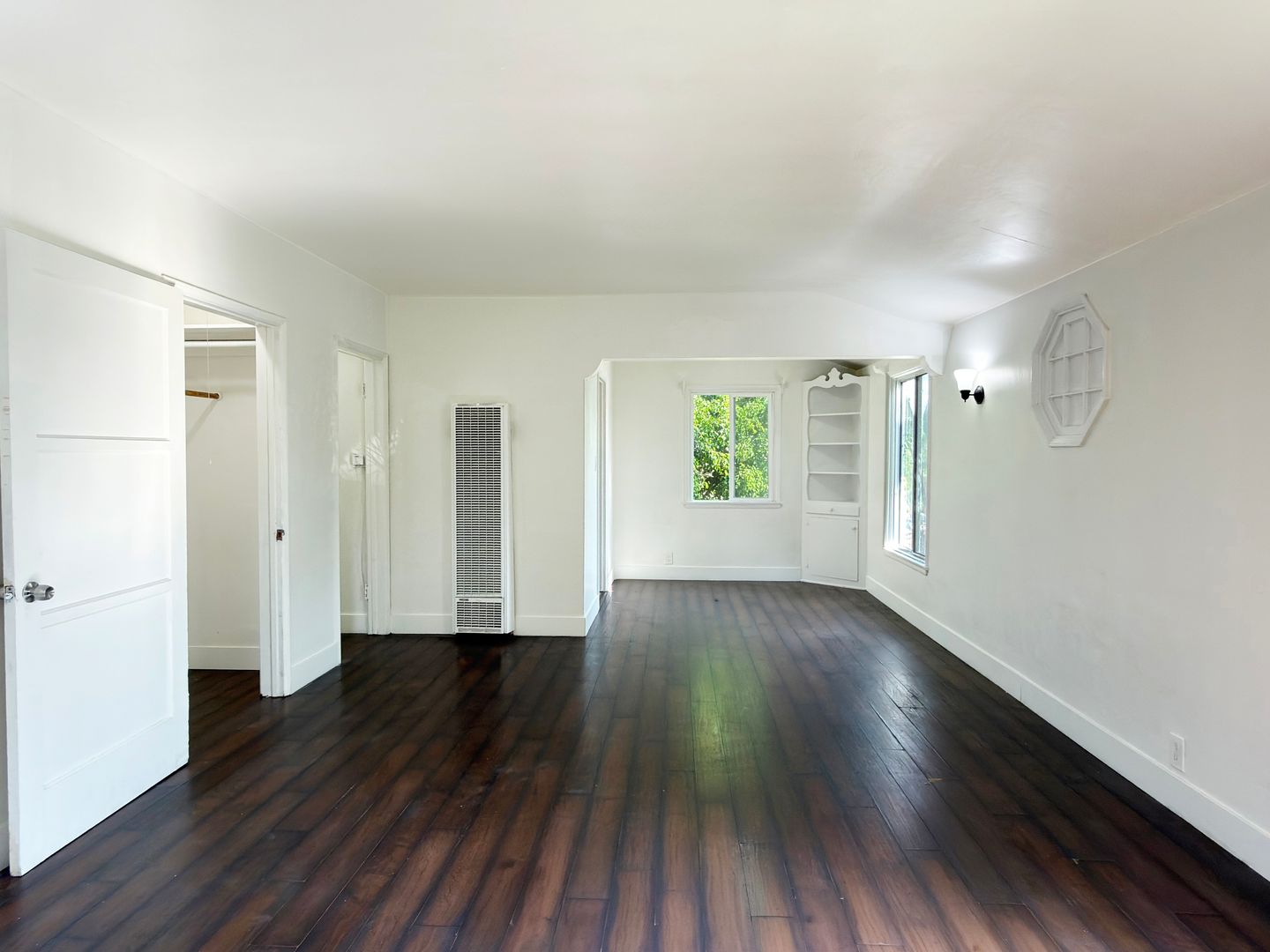 Long Beach Apartment: 2021 Pine Ave