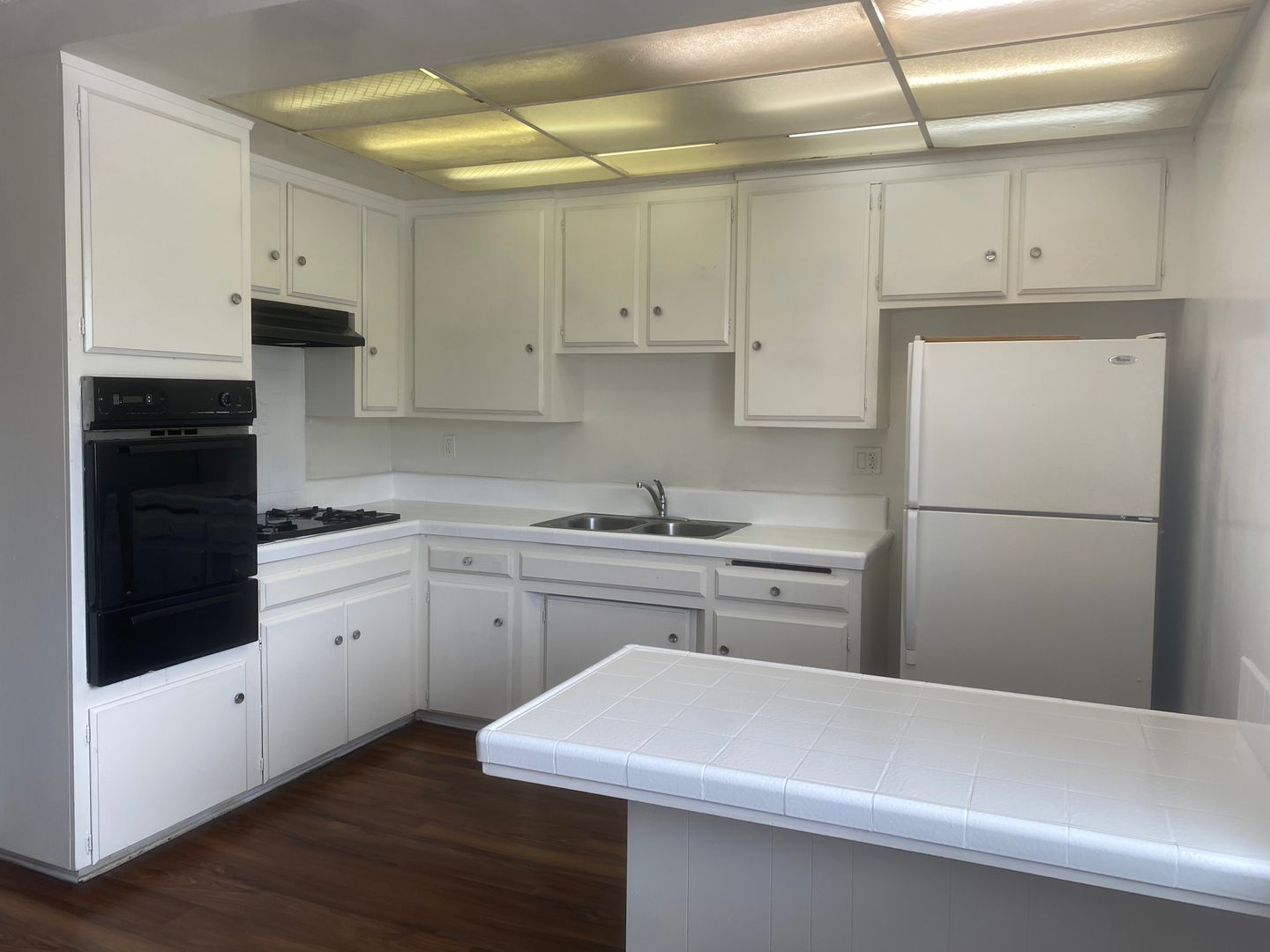 Long Beach Apartment: 245 E Artesia Blvd