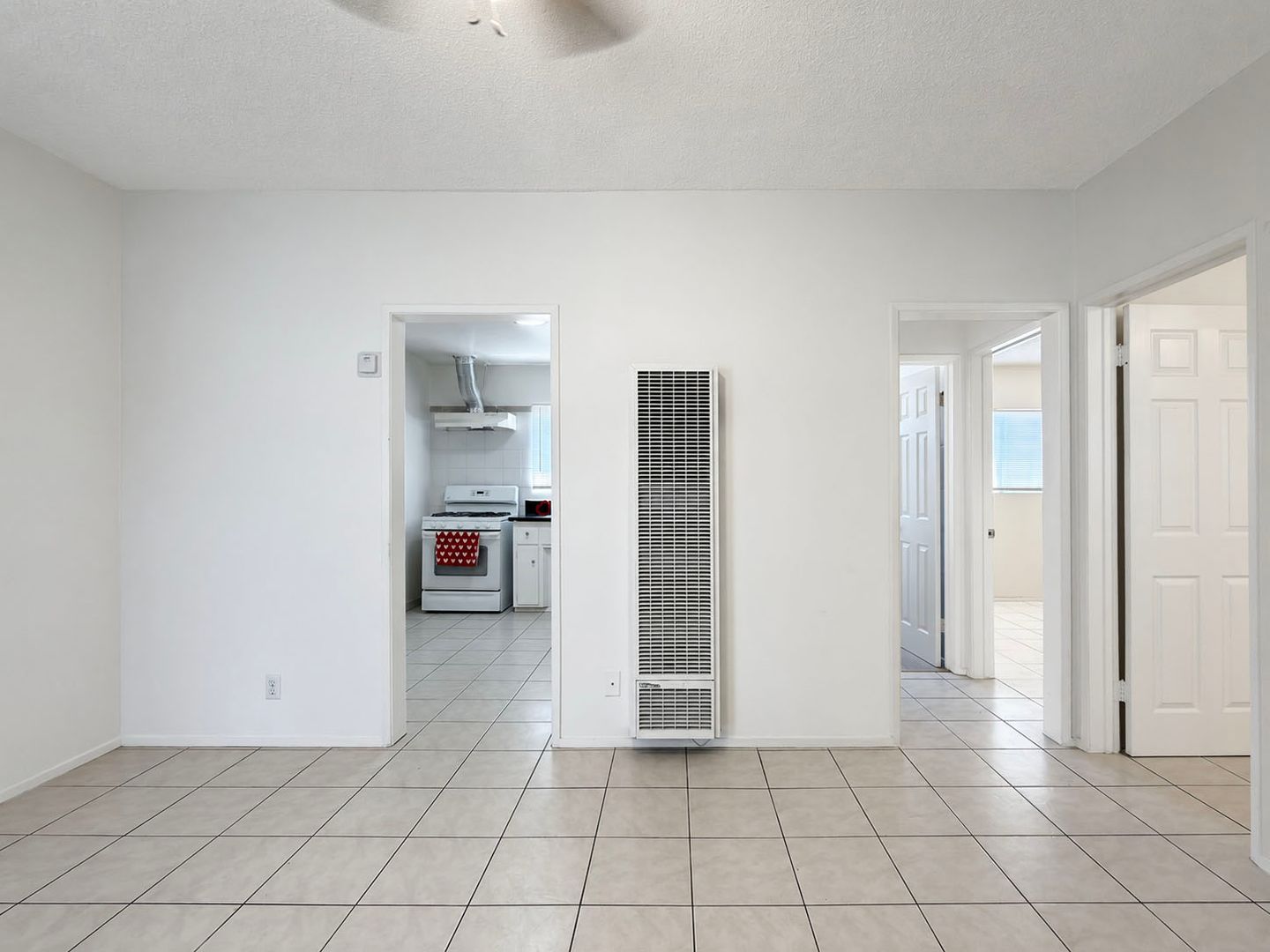 Long Beach Apartment: 2425 E 15th St