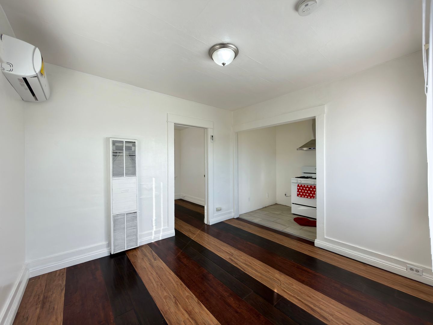 Long Beach Apartment: 2253 Linden Ave