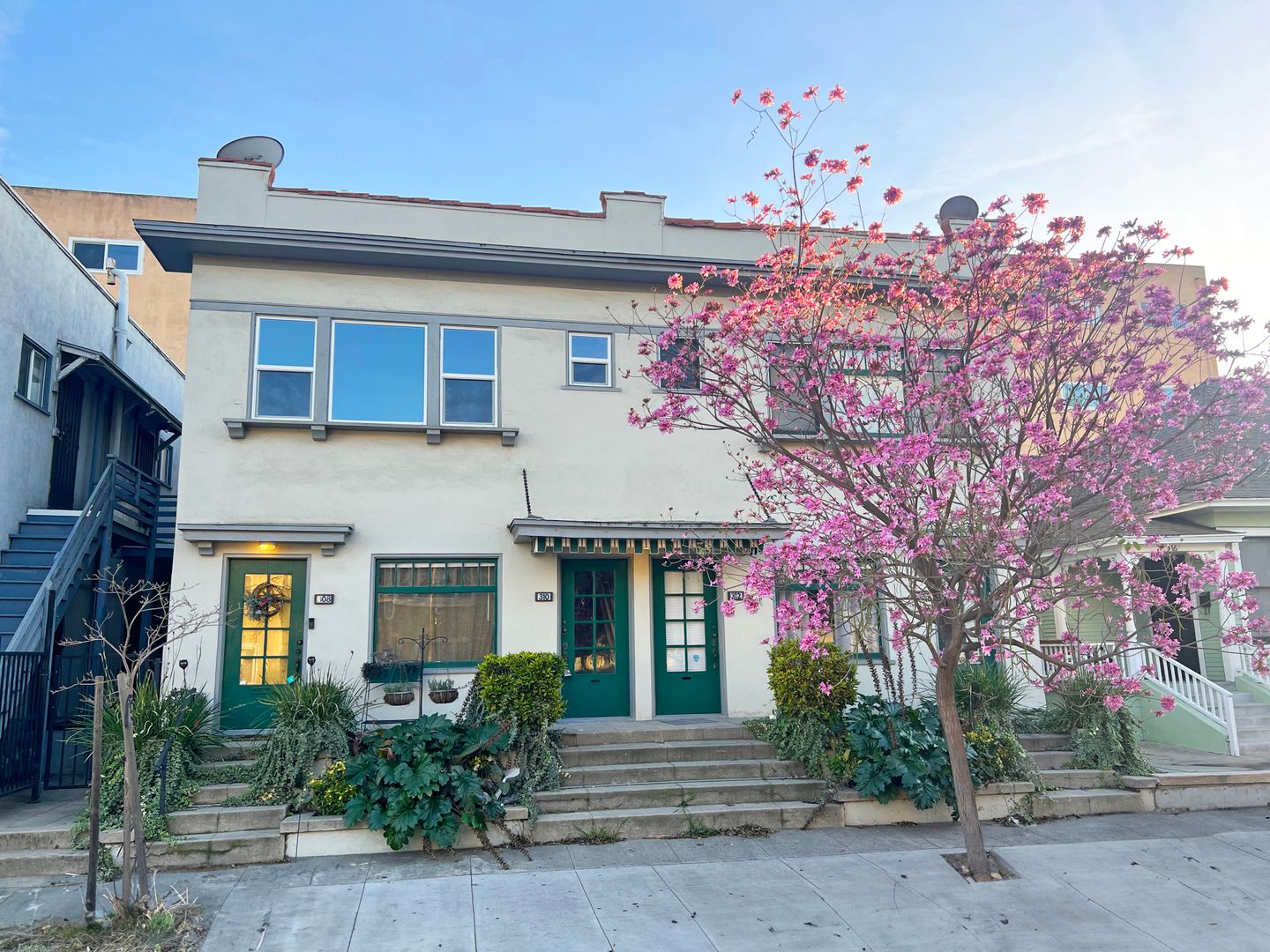 Long Beach Apartment: 308 W 4th St