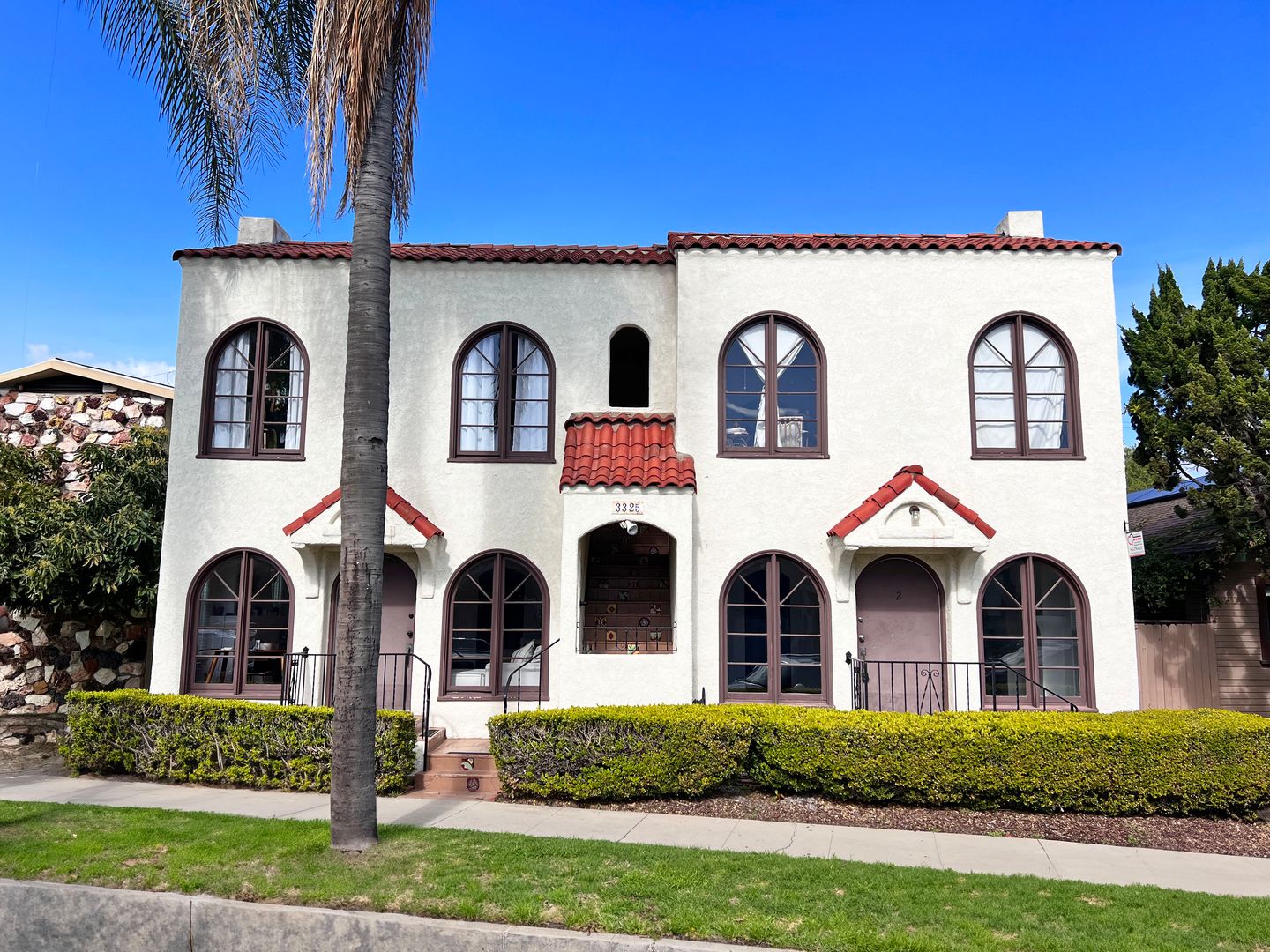 Long Beach Apartment: 3325 E 2nd St