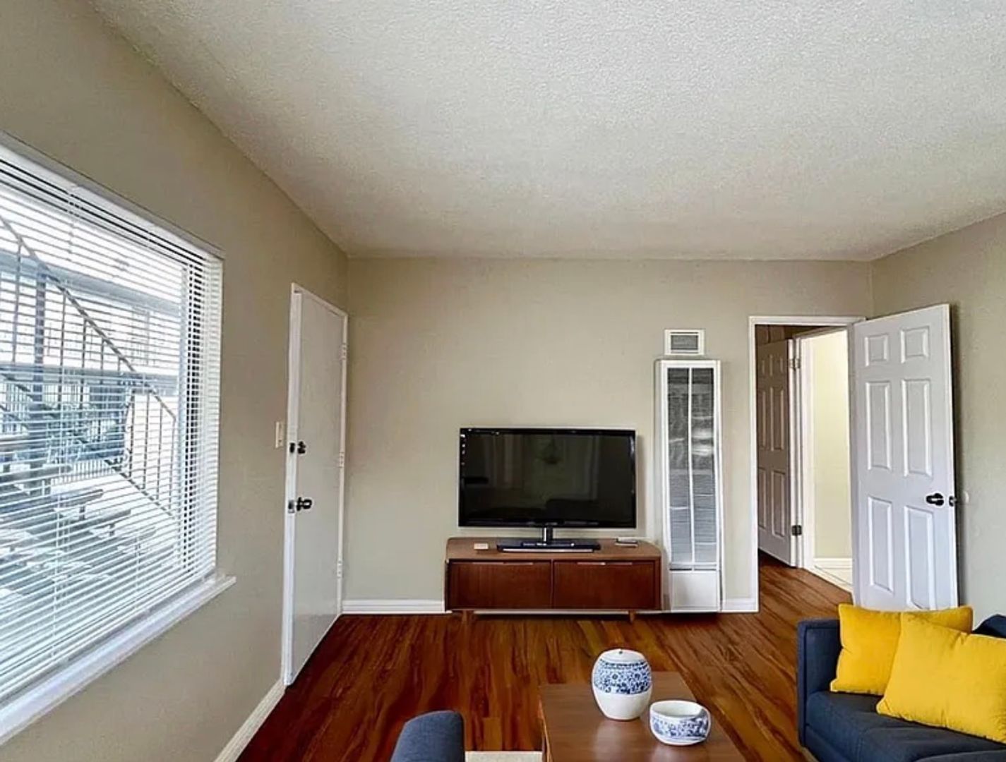 Long Beach Apartment: 345 E Louise Street