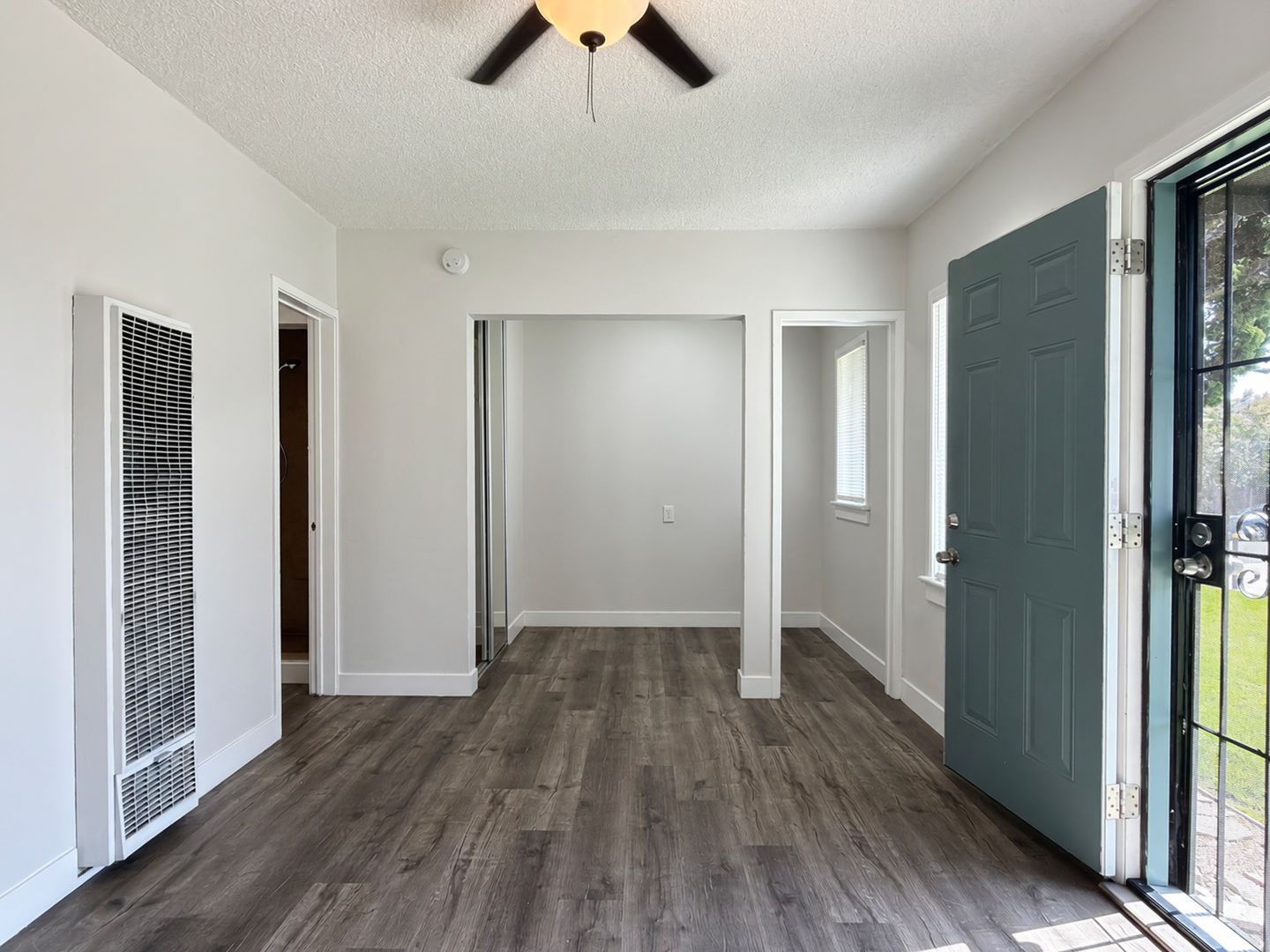Long Beach Apartment: 2825 E 15th St