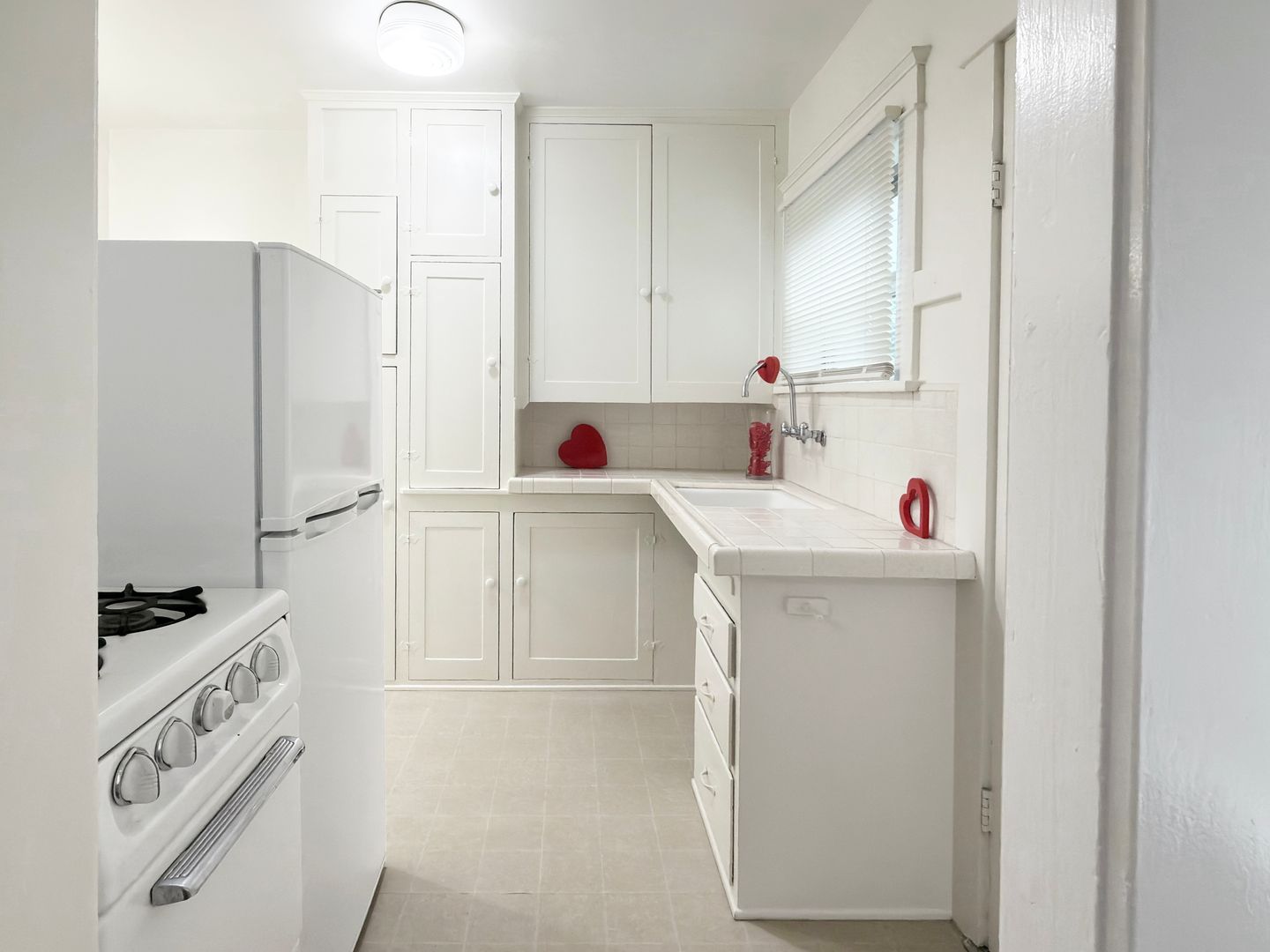 Long Beach Apartment: 1360 Euclid Ave