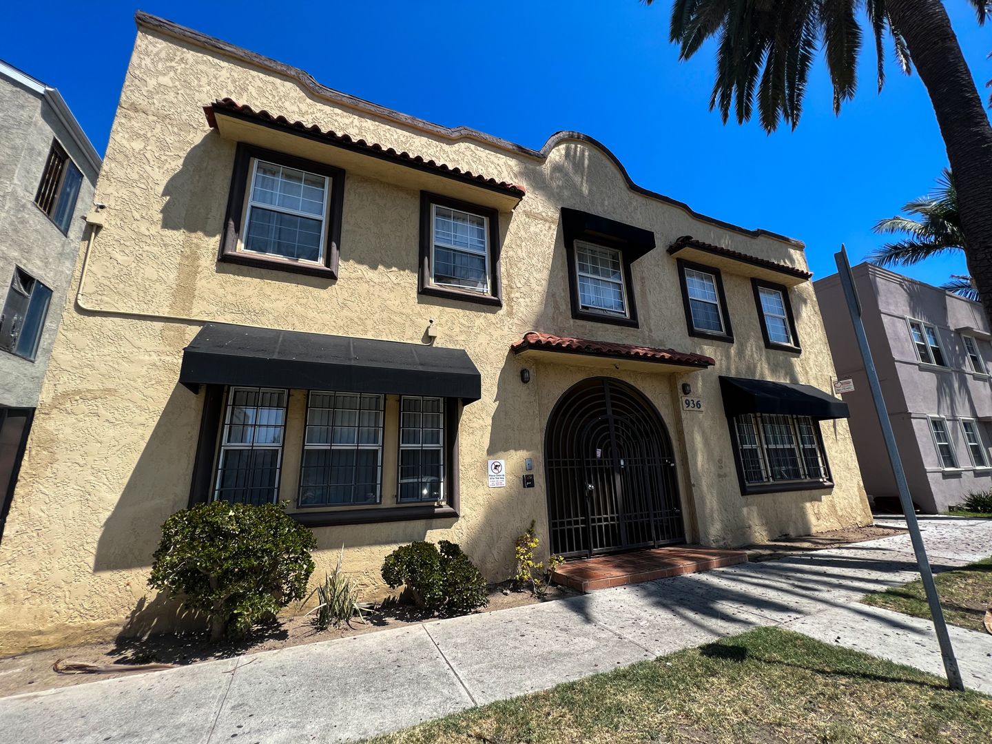 Long Beach Apartment: 936 Olive Ave
