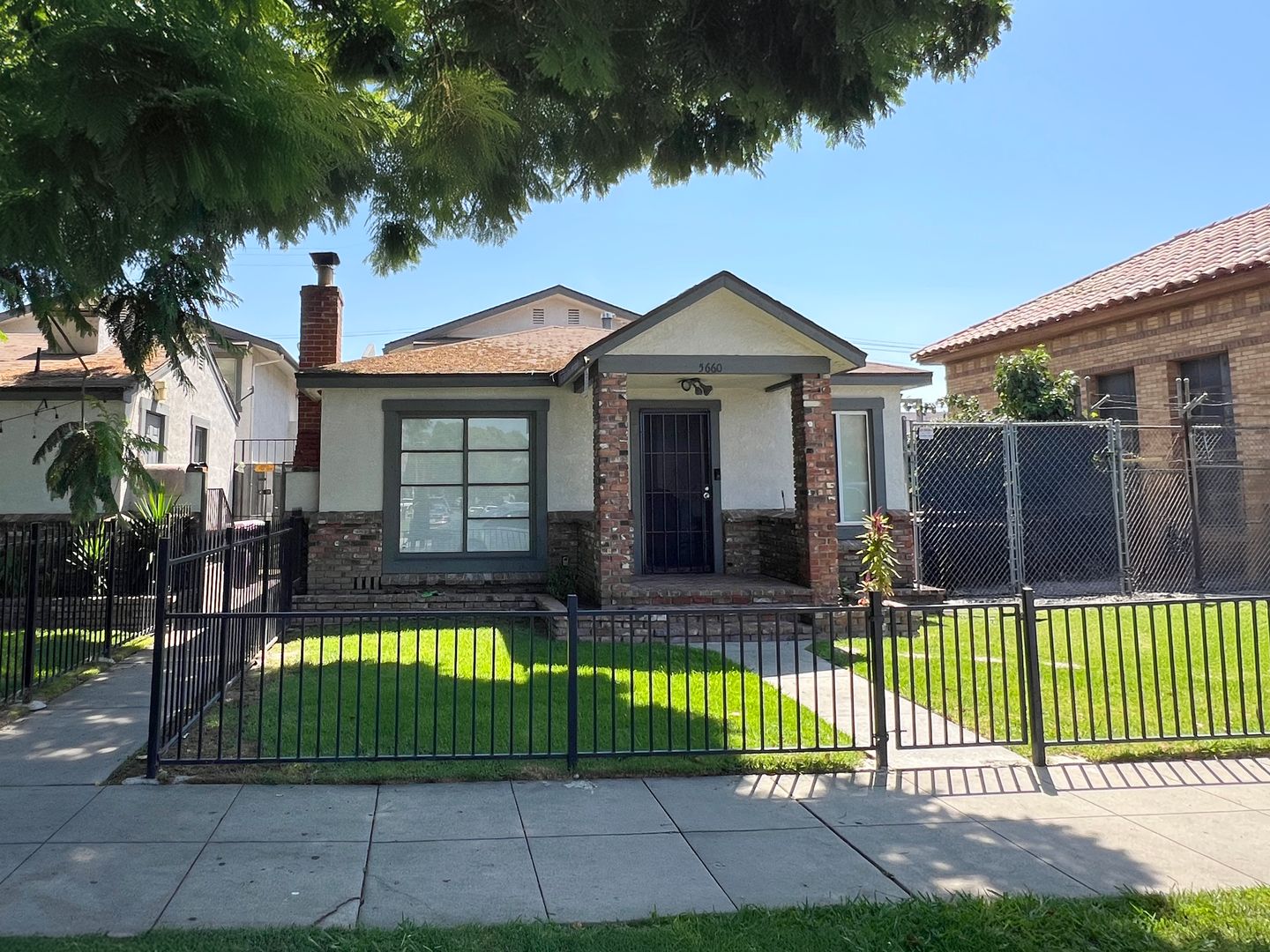 Long Beach Apartment: 5660 - 5706 Linden Ave