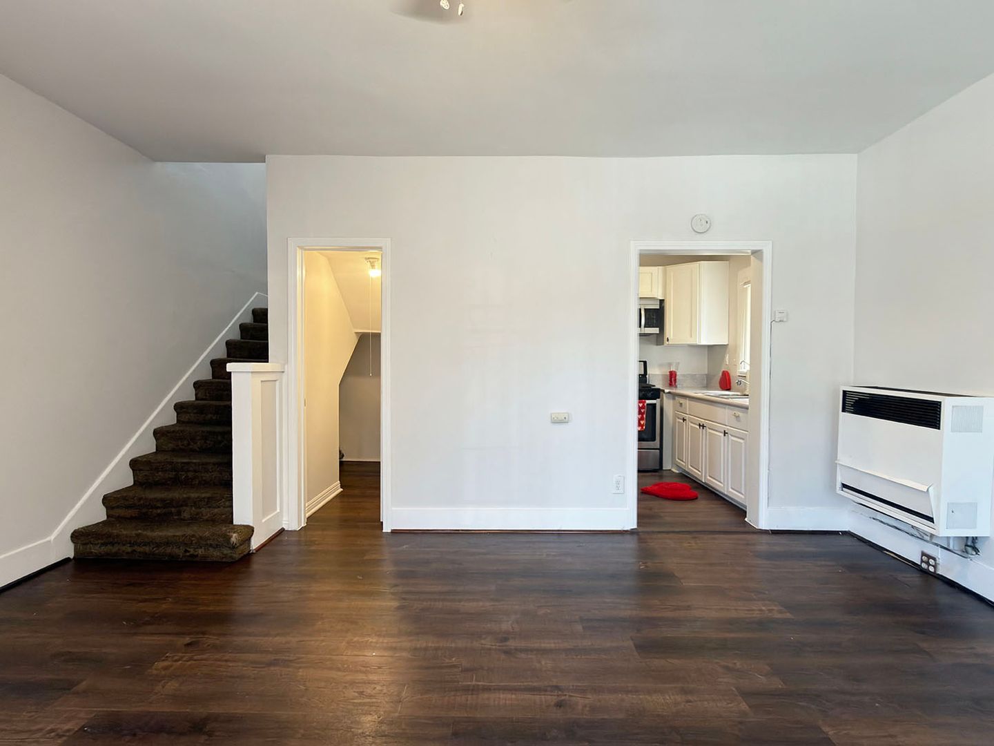 Long Beach Apartment: 936 Olive Ave