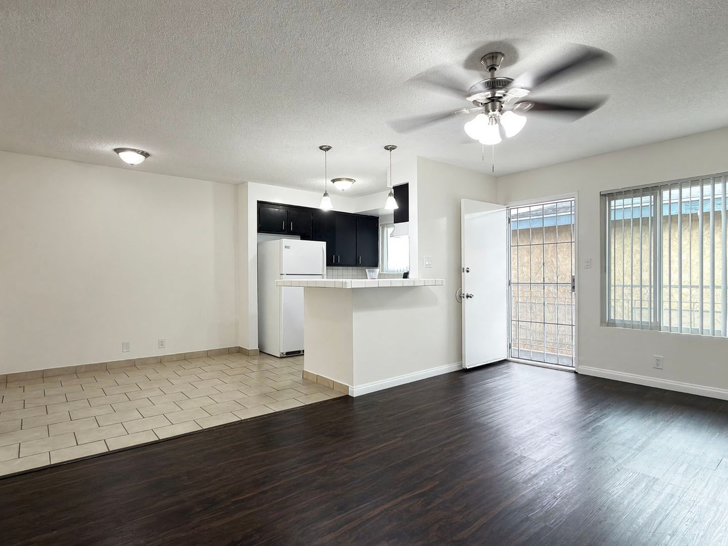Long Beach Apartment: 1415 Cedar Ave