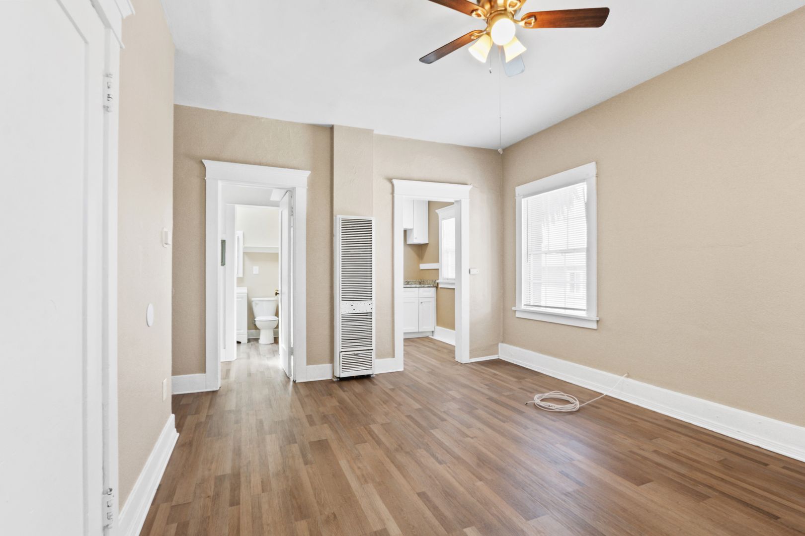 Long Beach Apartment: 701 Linden Ave