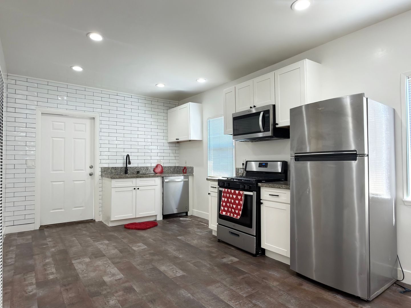 Long Beach Apartment: 531 N Virginia Ct